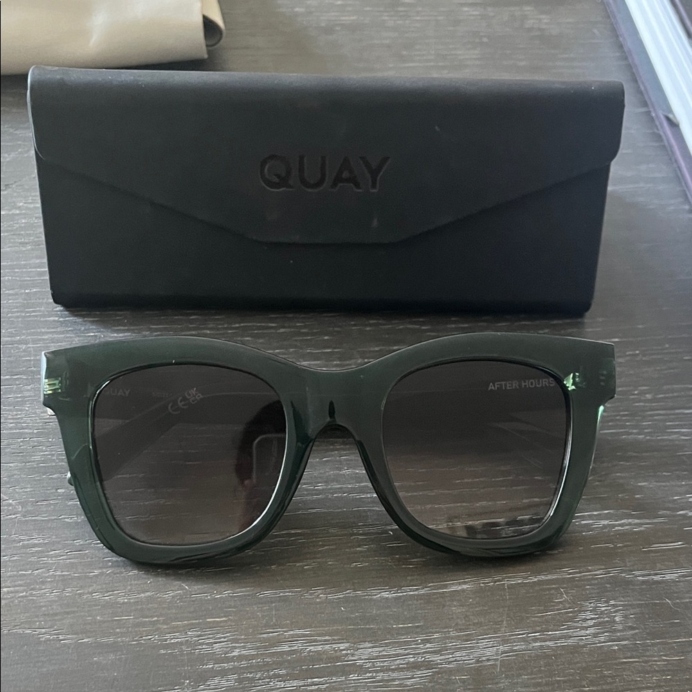 NWOT - Quay Dark Green Sunglasses